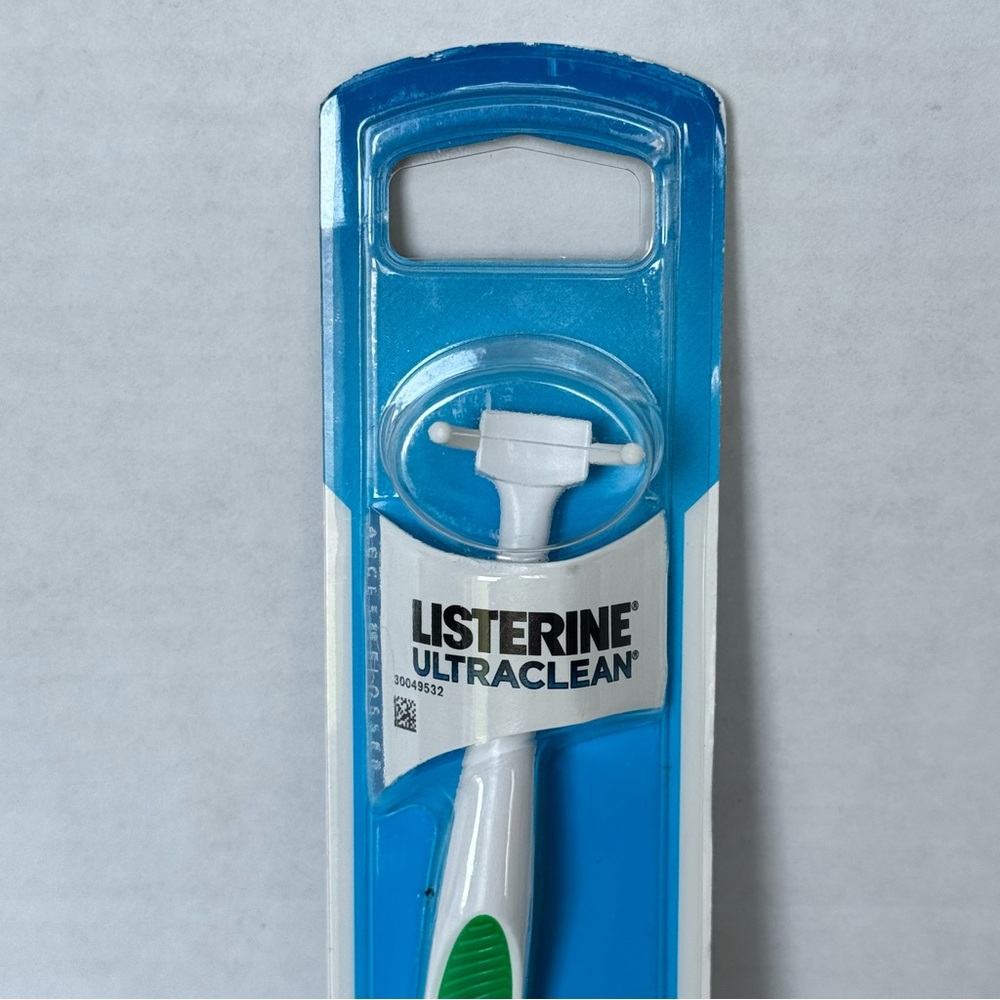 New Listerine Ultraclean Access Flosser Starter Pack with 3 Disposable Heads - Picture 3 of 6